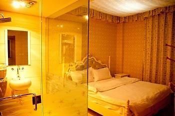 Lucky 5 Million Express Hotel Yuxi Kunming Eksteriør bilde